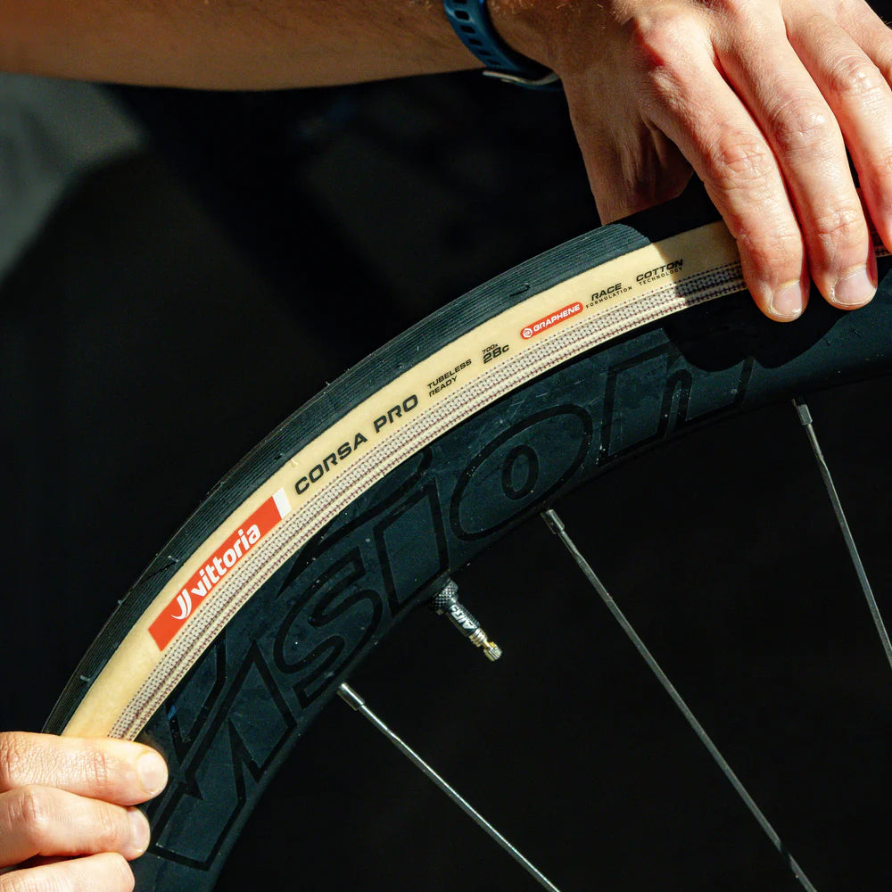 VITTORIA CORSA PRO TLR 700x30C TYRE (TAN)